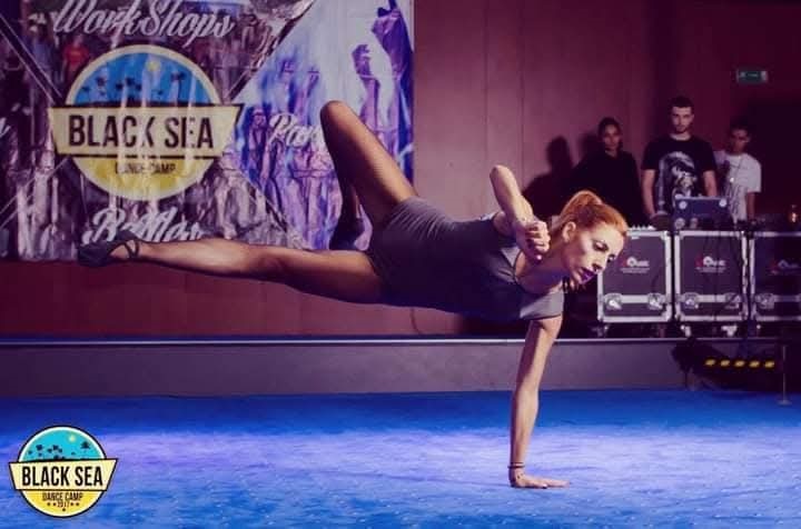 „Mărul de Aur”, un succes răsunător pe scena Teatrului de Stat Constanța. Povestea Angelicăi Elena Mihale Ceară, balerina care de 40 de ani trăiește prin dans