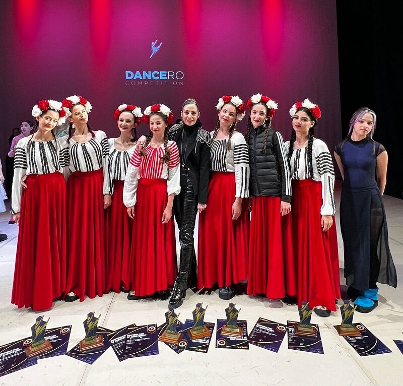 „Mărul de Aur”, un succes răsunător pe scena Teatrului de Stat Constanța. Povestea Angelicăi Elena Mihale Ceară, balerina care de 40 de ani trăiește prin dans