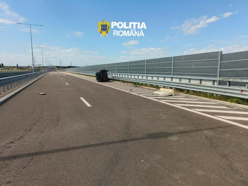 Urmărire ca în filme pe Autostrada Soarelui. Un bărbat căutat pentru furt și conducere fără permis a fost prins după ce s-a răsturnat cu mașina