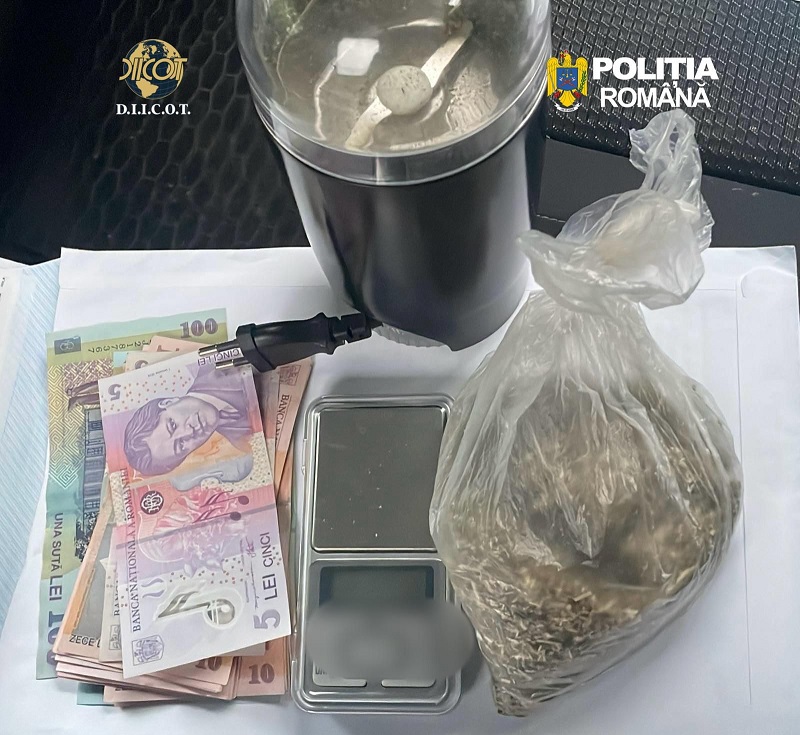 Trei persoane din Cernavodă, reținute într-un dosar de trafic de droguri de mare risc