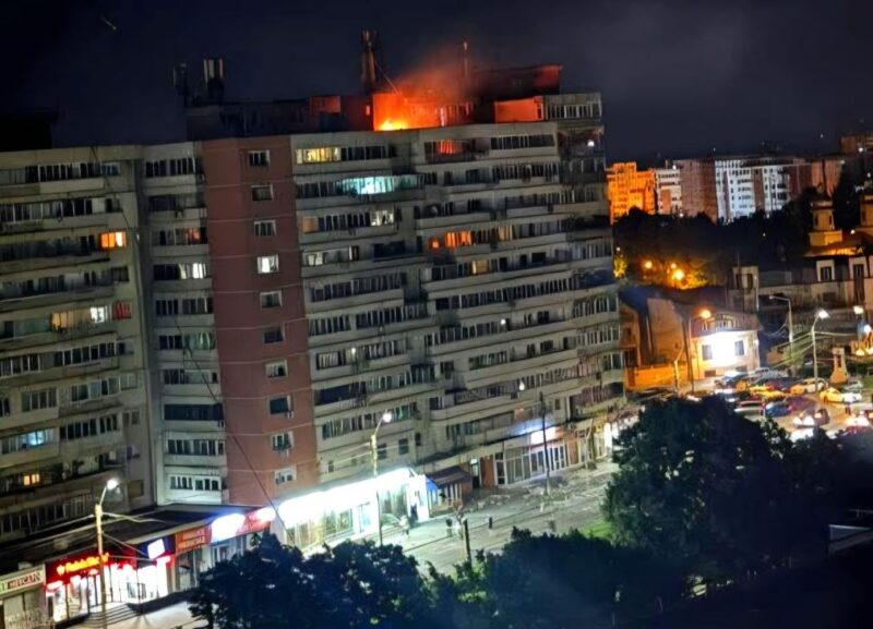 „Am mers prin foc ca să-mi salvez copilul”. Mărturia cutremurătoare a femeii al cărei apartament a fost distrus de drona rusească ce a lovit Galațiul