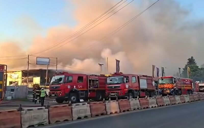 Incendiu puternic la un depozit de cauciucuri din Bragadiru. A fost emis mesaj RO-ALERT