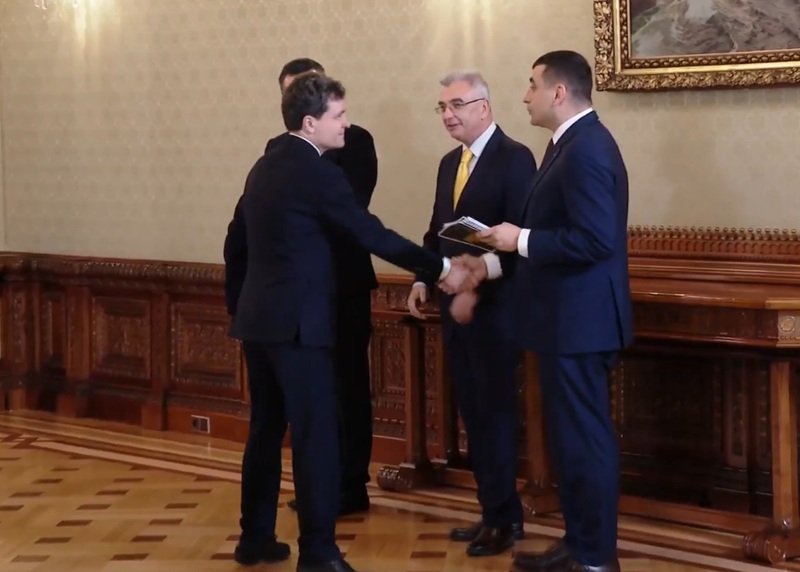 Simion, după discuţiile cu Nicuşor Dan: Am cerut mandat pentru formarea unei guvernări!