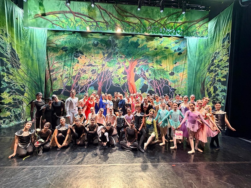 „Mărul de Aur”, un succes răsunător pe scena Teatrului de Stat Constanța. Povestea Angelicăi Elena Mihale Ceară, balerina care de 40 de ani trăiește prin dans