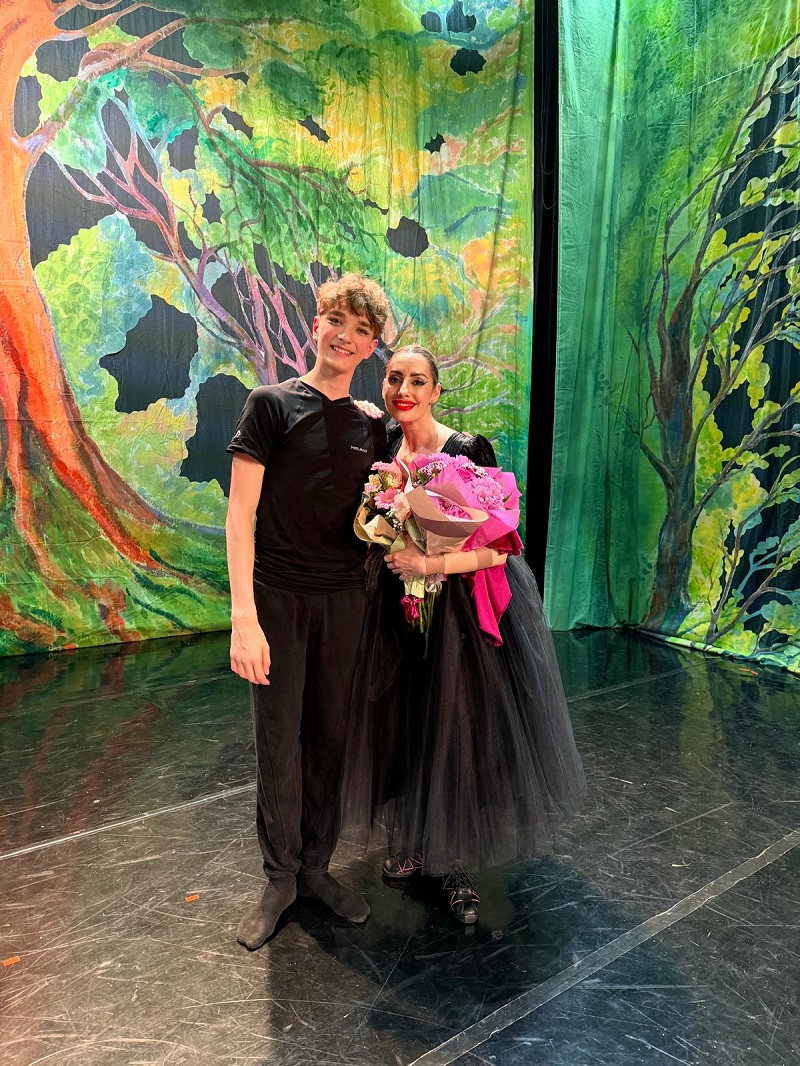 „Mărul de Aur”, un succes răsunător pe scena Teatrului de Stat Constanța. Povestea Angelicăi Elena Mihale Ceară, balerina care de 40 de ani trăiește prin dans