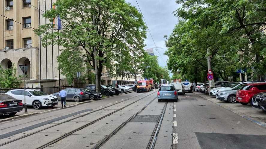 Incident la Ministerul Transporturilor. Un lift în care se aflau şase persoane a căzut în gol