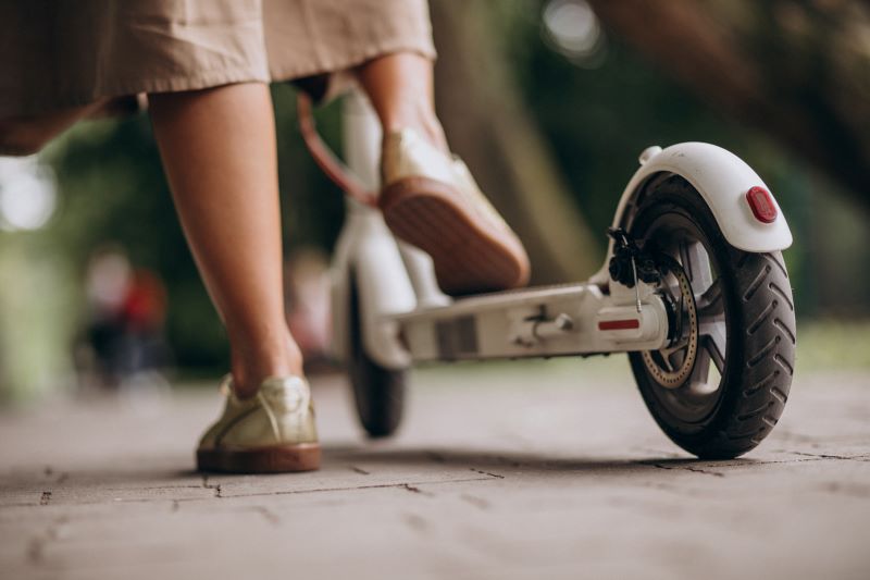 Sute de motocicliști și utilizatori de trotinete din Constanța, verificați de polițiști