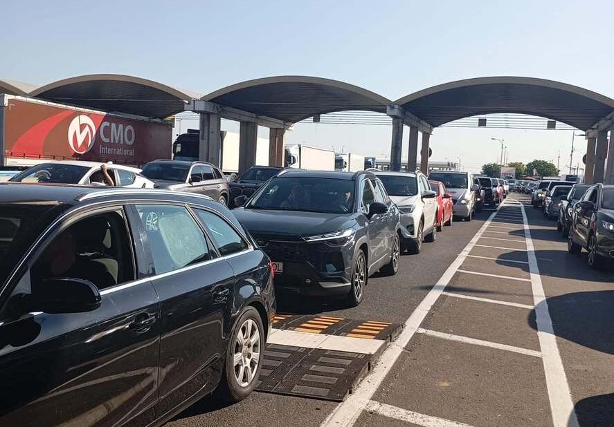 CNAIR: Circulaţie îngreunată pe Podul Giurgiu-Ruse! Coloane de maşini şi zeci de minute de aşteptare