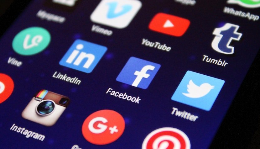 Marea Britanie interzice accesul minorilor sub 16 ani la rețelele sociale. Keir Starmer anunță una dintre cele mai dure măsuri împotriva marilor platforme online