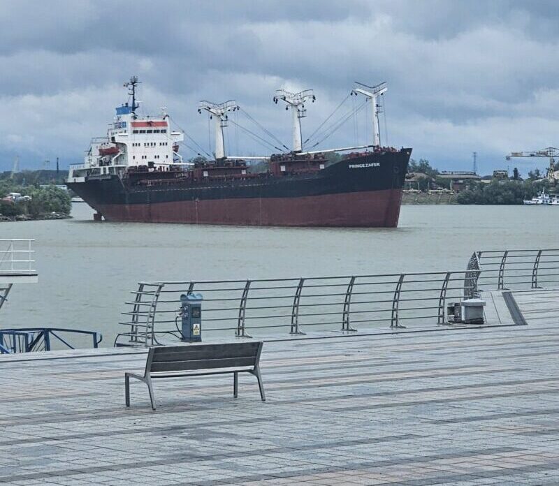 Incident naval la Tulcea. O navă maritimă a lovit pontonul de acostare din Tudor Vladimirescu