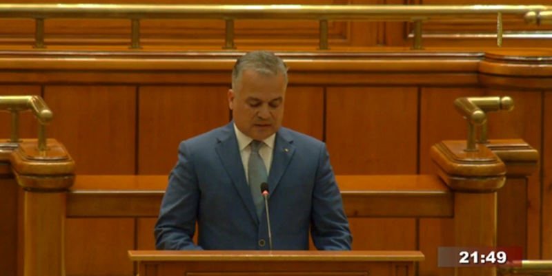 Sociolog după eșecul guvernului Veștea în Parlament: „Culmea ironiei e să vezi «trădătorii» cum sunt trădaţi….”