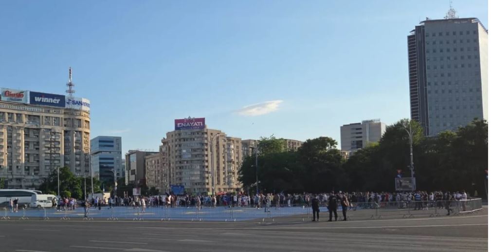 Protest în Piața Victoriei după deciziile din Justiție. Sute de persoane au ieșit în stradă