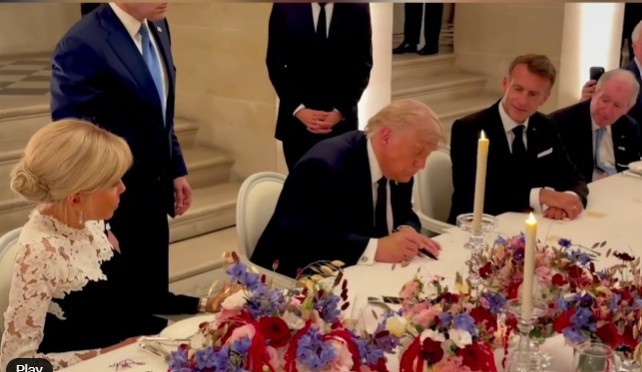 Donald Trump a semnat la Versailles acordul cu Iranul. Macron vorbește despre „un moment de pace”