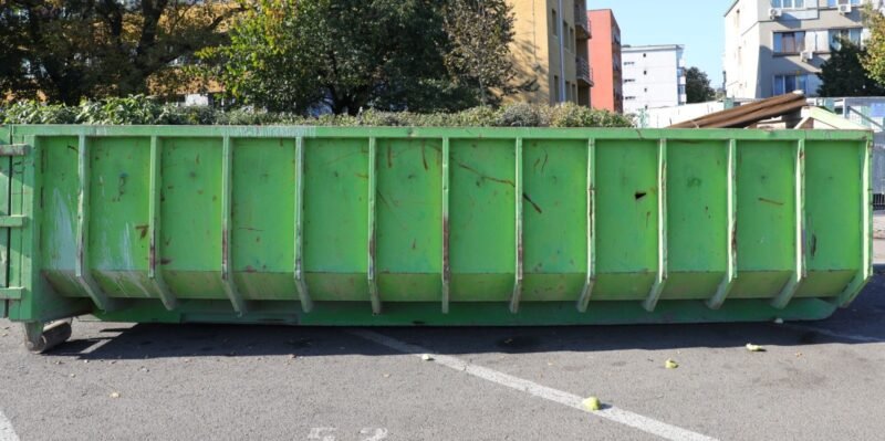 Constănțenii pot scăpa gratuit de mobilierul vechi. Unde sunt amplasate benele verzi săptămâna aceasta