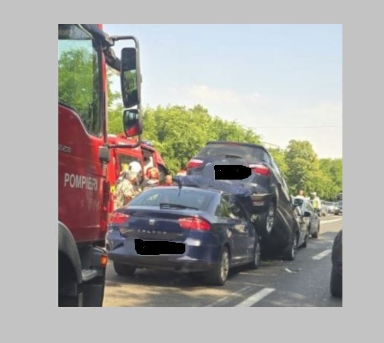 Mai multe autoturisme implicate într-un accident pe DN39, la ieșirea din Eforie Sud