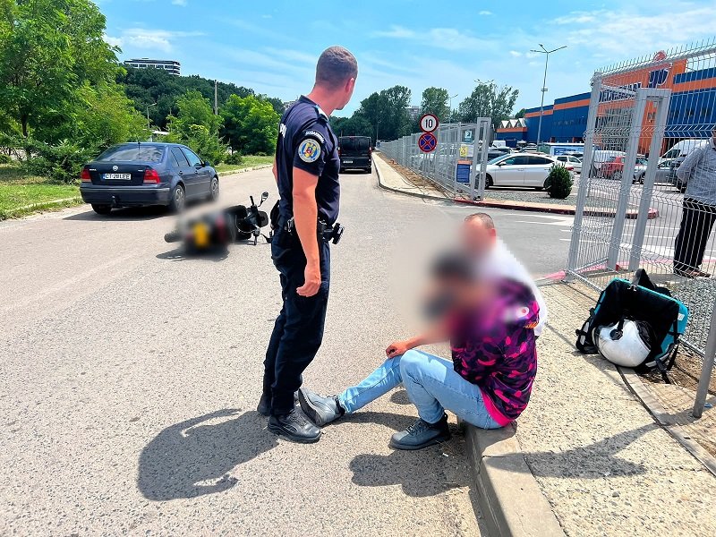 Livrator pe scuter, rănit într-un accident pe bulevardul Tomis din Constanța