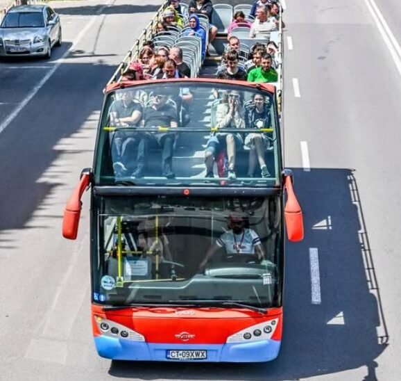 Linia City Tour din Constanța, suspendată temporar din cauza vremii nefavorabile