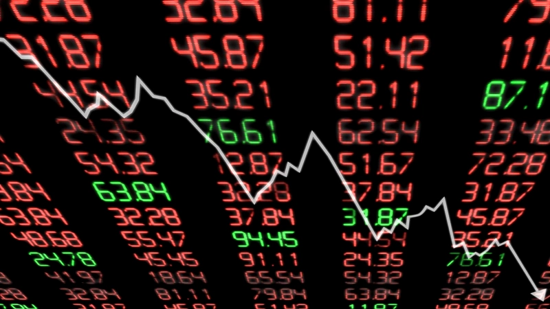 ”Economia nu este piaţa bursieră, şi piaţa bursieră nu este economia!”…Şi BVB prin indicele principal BET, şi bursa americană prin indicele S&P 500 par, uneori, decuplate de realitatea economică, indicii bursieri merg în direcţia ”bullish”, iar economia în direcţia ”bearish”