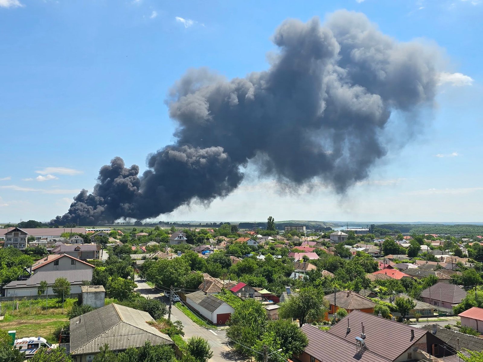 Accident urmat de un incendiu între Hârșova și Constanța. Intervin patru autospeciale de pompieri