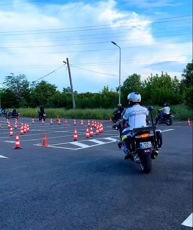 Peste 50 de motocicliști din Constanța au participat la un curs de conducere defensivă organizat de IPJ