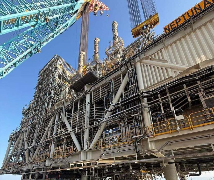 Bogdan Ivan: Neptun Deep nu mai este un proiect pe hârtie. Platforma de producţie „Neptun Alpha” a fost instalată în Marea Neagră, conducta de 160 de kilometri până la ţărm este finalizată