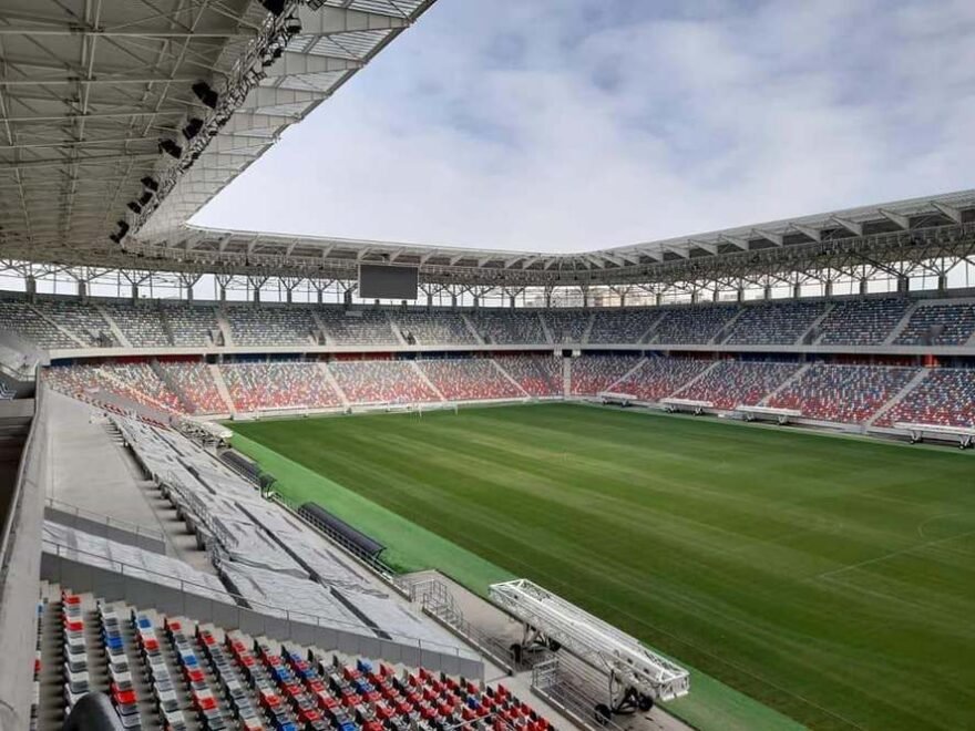 Legea care modifică regulile de acces pe stadioane intră în vigoare. Consumul de bere şi spectacolele pirotehnice, permise