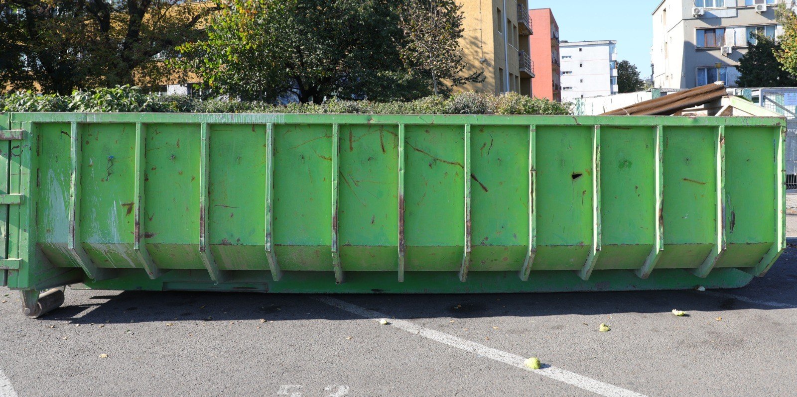 Scapă gratuit de mobila veche! Unde au fost amplasate containerele în Constanța