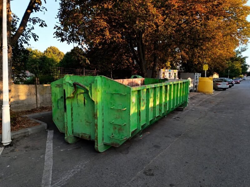 Constănțenii, atenție! Unde puteți arunca mobilierul vechi și deșeurile voluminoase în această săptămână