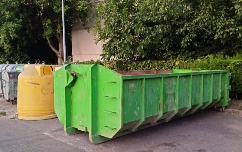 Constănțenii scapă de mobila veche: unde sunt amplasate benele pentru deșeuri voluminoase în această săptămână