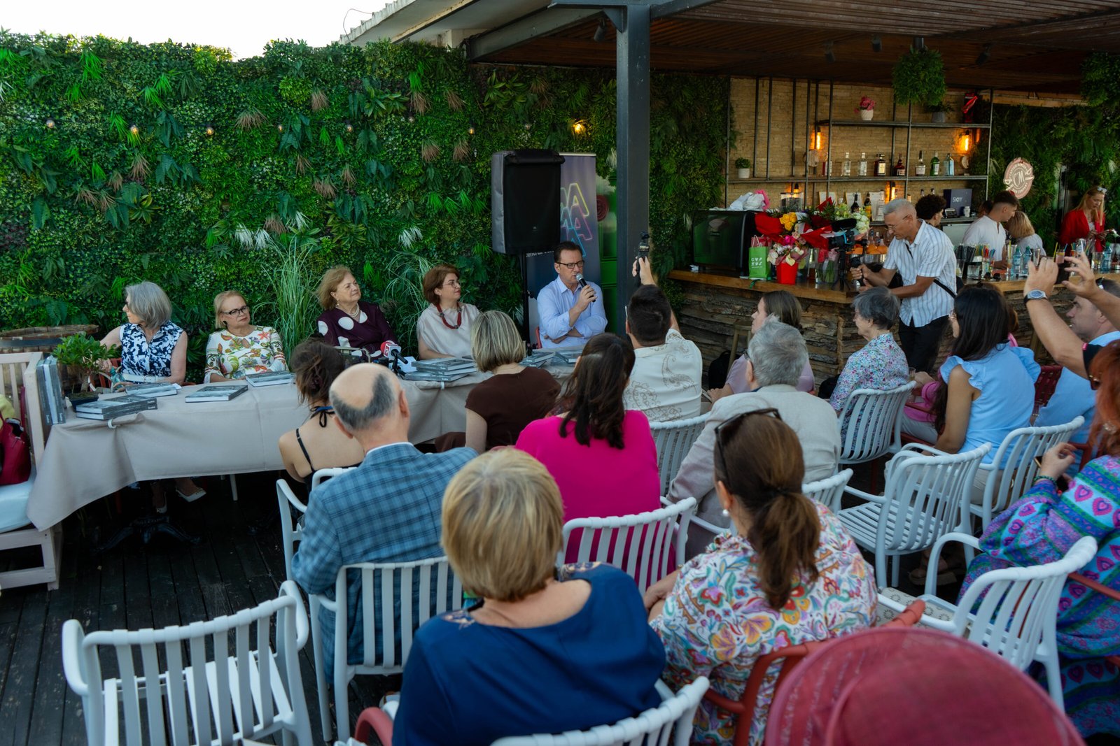 120 de ani de istorie balneară celebrați la Mamaia prin lansarea cu succes a volumului „Marea care vindecă”