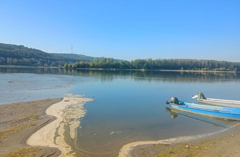 Dunărea rămâne la cote extrem de scăzute. Debitul va coborî la 1.300 mc/s până pe 21 august
