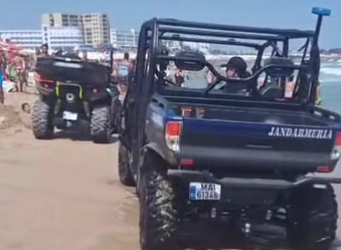 Turiști scoși din apă de jandarmi, la Eforie. Steagul roșu, ignorat – diu turiști au fost amendați cu câte 500 de lei