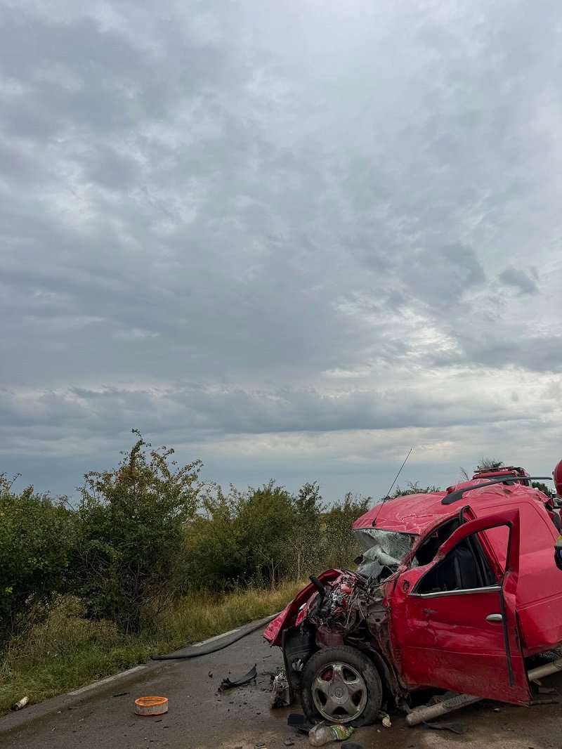 Accident mortal la ieșirea din Ciocârlia: două TIR-uri și un autoturism s-au ciocnit
