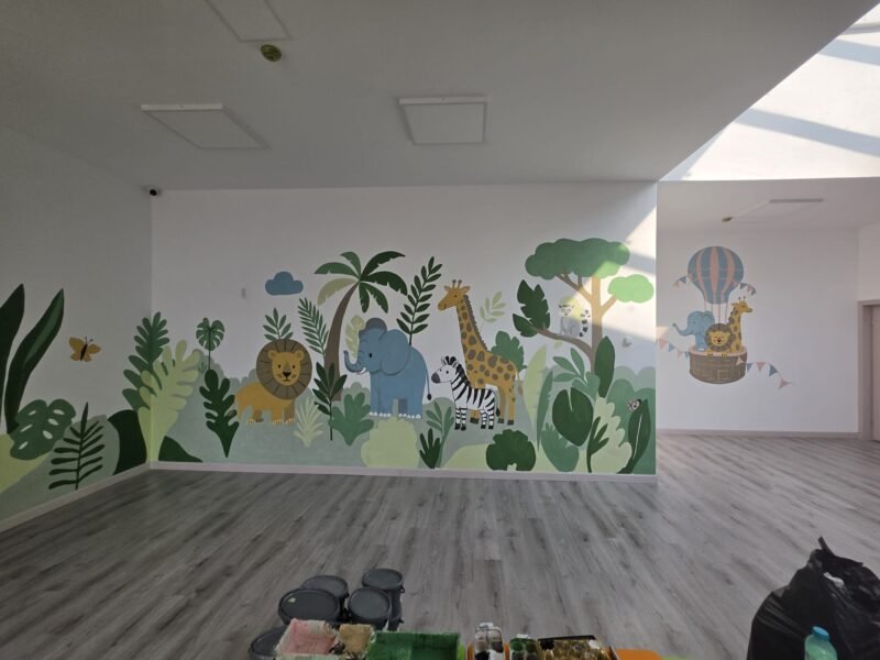 Elevii Colegiului Național de Arte „Regina Maria” au transformat grădinița și creșa din Valu lui Traian într-un spațiu plin de culoare