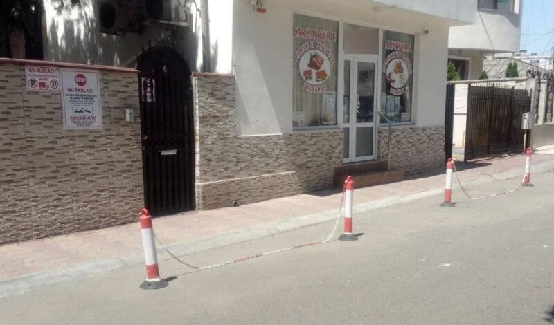 Locuri de parcare blocate cu lanțuri și piloni în Constanța. Poliția Locală a trecut la sancțiuni