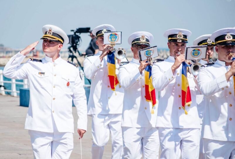 Marinarii militari dau tonul sărbătorilor de Ziua Marinei. Concert pe faleza Constanței