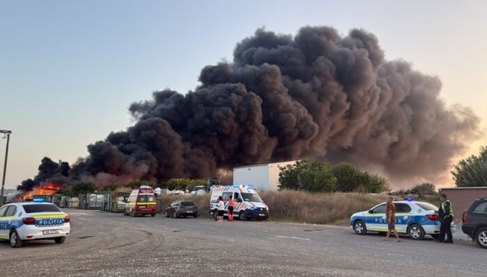Incendiu puternic la un centru de colectare mase plastice din Lumina. A fost emis mesaj RO-Alert