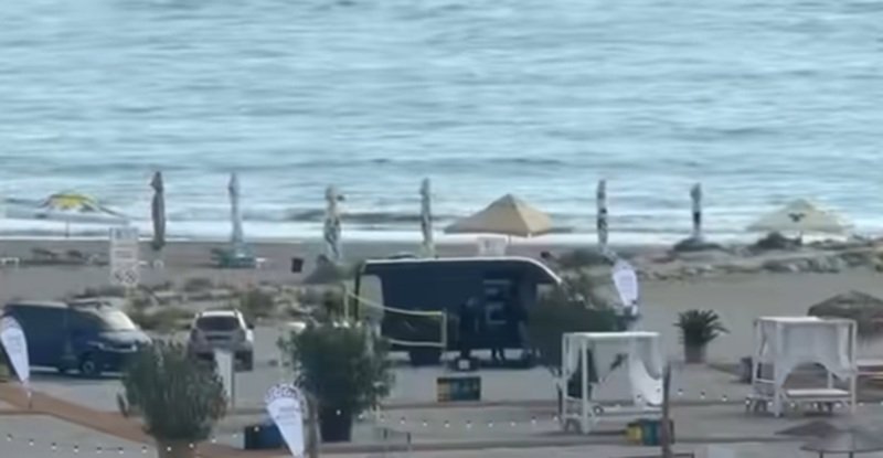 Un fragment de dronă, găsit pe plaja din Olimp. Accesul turiștilor în zonă, restricționat