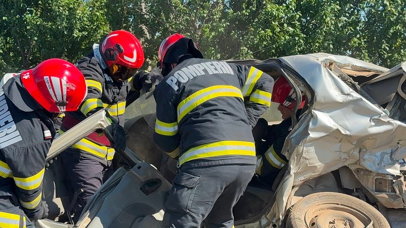 Pompierii constănțeni, sute de intervenții pe litoral în această vară. Câte persoane au fost salvate