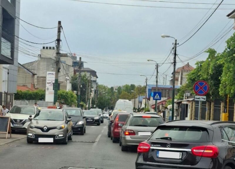 Linia 102 CT BUS, deviată temporar în Faleză Nord din cauza mașinilor parcate