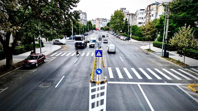 Treceri de pietoni reamenajate pe strada Dezrobirii din Constanța