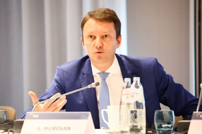 Guvernul Mureșan, gata de Parlament. Lista celor 16 miniștri propuși de PNL, USR și UDMR