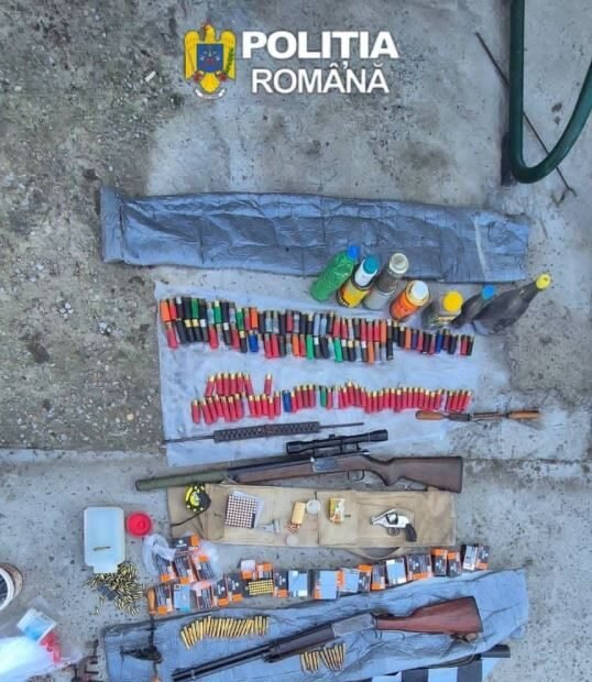 Descoperire șocantă la Letea. Un adevărat arsenal, găsit în locuința unui bărbat