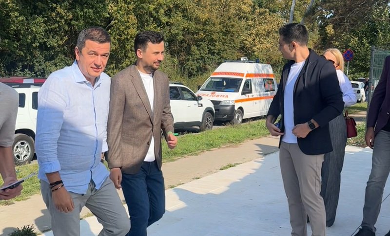 Sorin Grindeanu, la Şcoala Politică a TSD, de la Neptun: Nu vreau să ţipaţi la ordin pe lângă girafe, mimând libertatea de gândire. Nu vreau să vă jigniţi părinţii sau bunicii