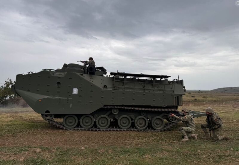 România a primit primele vehicule amfibii de asalt din SUA. Noua capabilitate va fi operată de pușcașii marini