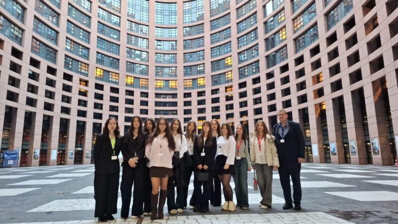 Elevi și profesori de la Colegiul Național „Mircea cel Bătrân” din Constanța, la Parlamentul European
