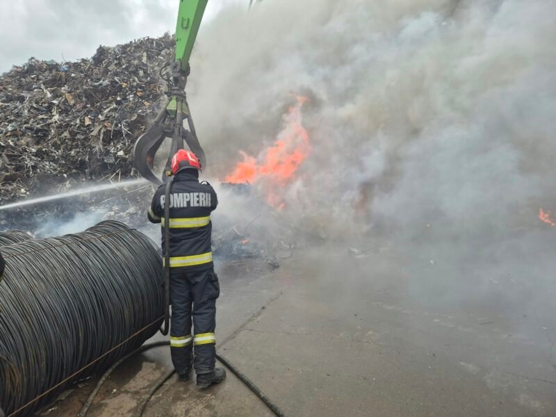 Incendiu în Portul Agigea. Pompierii se află la fața locului