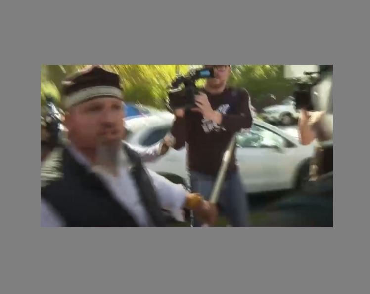 Doi jurnaliști, agresați în fața DIICOT. Un bărbat de 50 de ani a fost dus la Poliție