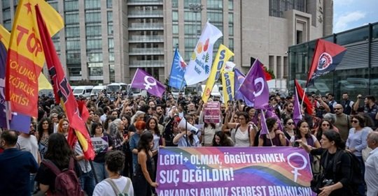 Guvernul Erdogan închide T24, unul dintre cele mai citite site-uri de știri independente. Autoritățile îl acuză de „propagandă LGBT”